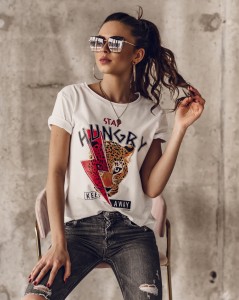 T-SHIRT STAY HUNGRY BIAŁY