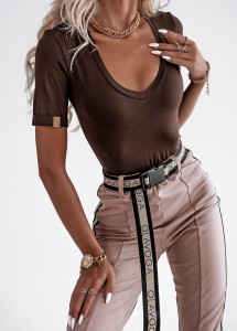 T-SHIRT JUST V BRĄZOWY