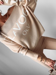 SWETER JOANNA O LA VOGA BEŻOWY