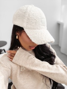 CZAPKA DAMSKA SAAL OLAVOGA ECRU