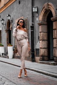 KOMBINEZON SUEDE BEŻOWY