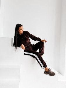 KOMPLET DAMSKI NOELLE OLAVOGA CZEKOLADOWY