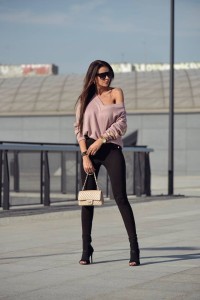 SWETER GOLDEN STRIPS PUDROWY