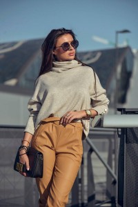 SWETER GOLF BUTTONS BEŻOWY