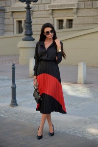 SUKIENKA PLEASURES CZARNO CZERWONA